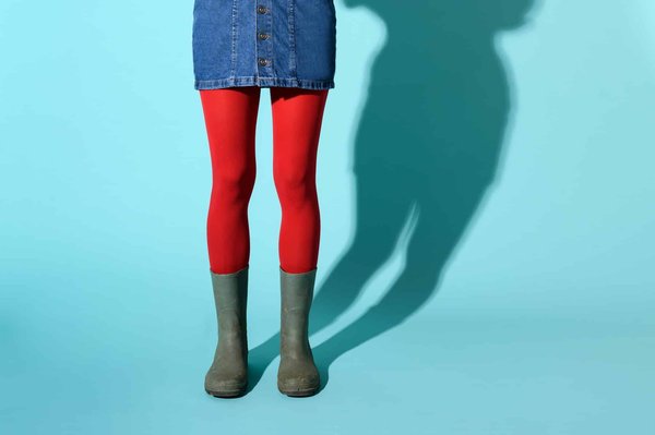 Comment choisir des collants fantaisie qui s'harmonisent avec des mini-jupes ?