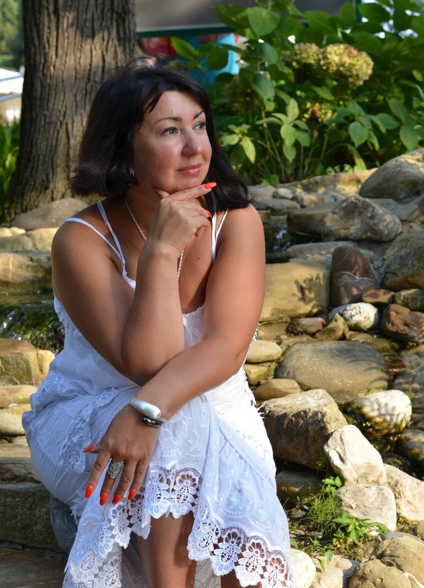 Robe bohème grande taille : l’astuce style pour une silhouette flatteuse