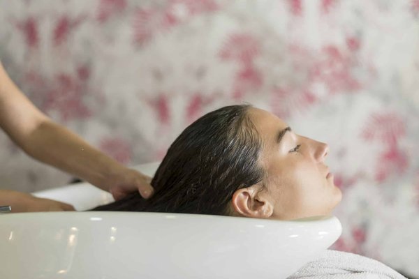 Astuces pour traiter les cheveux secs naturellement